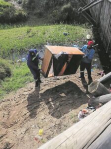 Homeless removed from Clovelly bridge