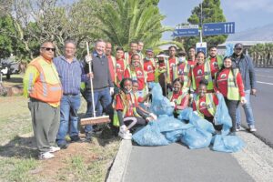 Students in clean-up