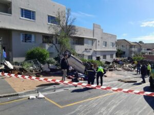 Six taken to hospital after a truck accident in Kloof Nek Road, Cape Town