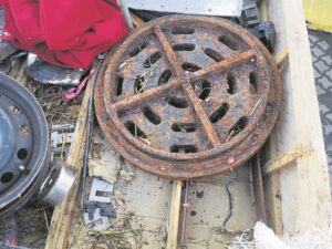 Drain cover stealing surge