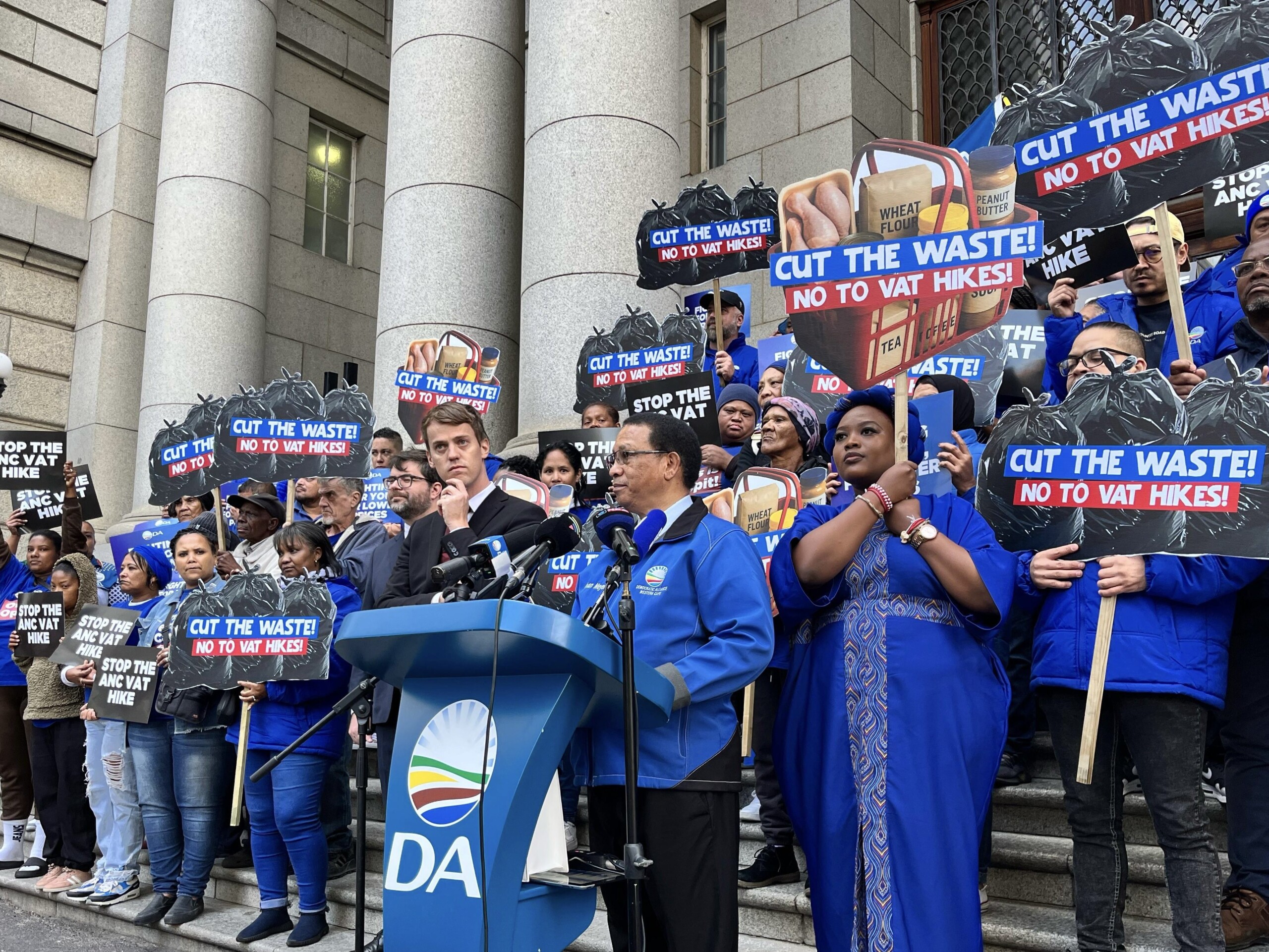 The DA's federal chairperson Dr Ivan Meyer addresses the media outside the Western Cape High Court on Tuesday, 22 April. Photo: Our_DA/x