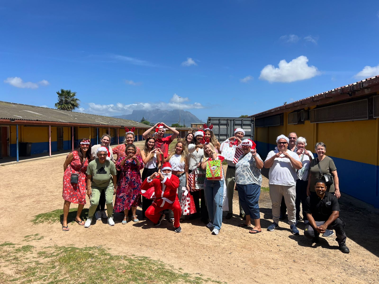 Camps Bay brings Christmas cheer to Kalksteenfontein Primary learners