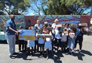 Rotary Club donates 100 pairs of shoes to Kleinberg Primary learners