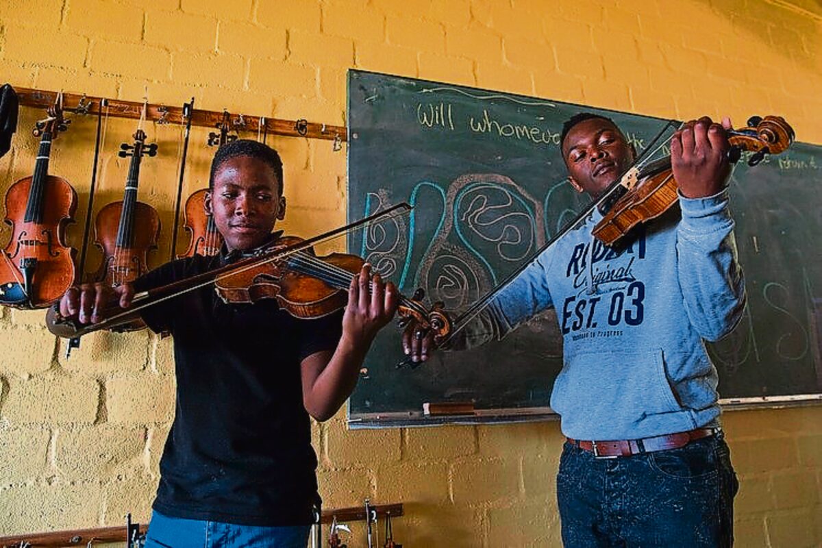 Masiphumelele musicians achieve milestone with international violin teacher training