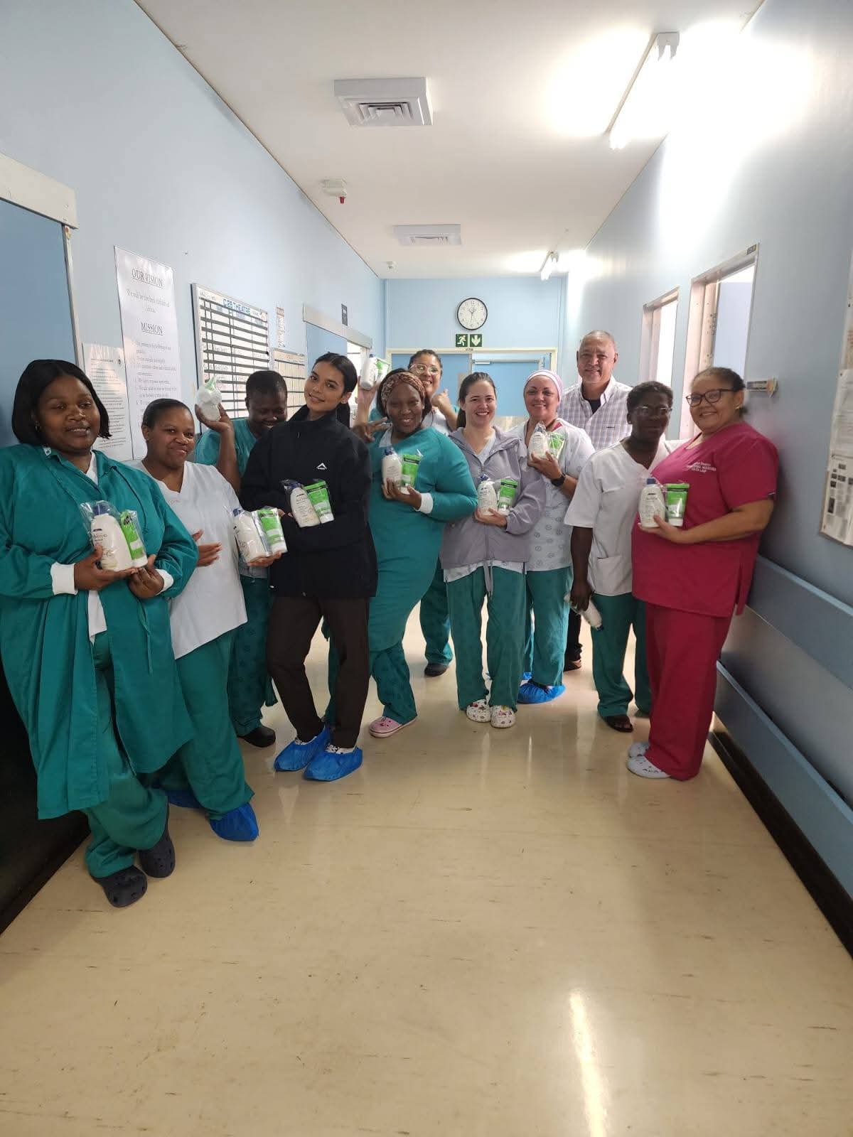 Davids delivered appreciation gifts to staff at Groote Schuur Hospital. Photo: Supplied