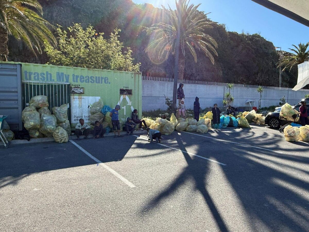 JunkSTARS Swop Shop shipping container in Hout Bay Harbour