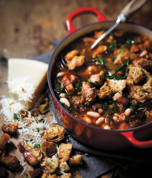 Toskaanse bonesop met parmesaan-croutons
