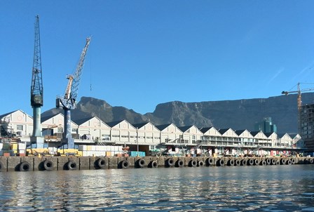 verrassings-op-'n-kaapse-watterfront-bootrit-buitebande