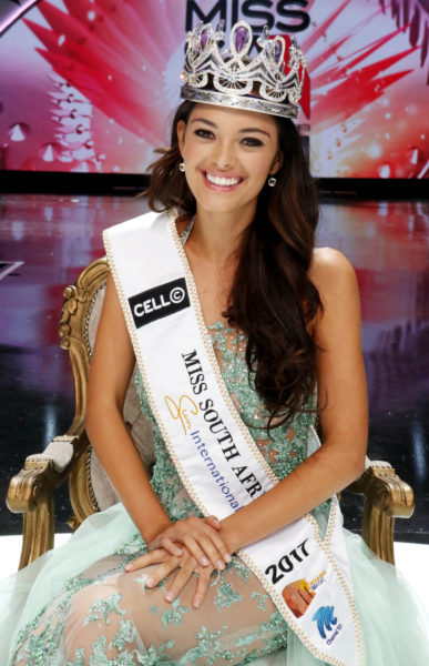 Demi-Leigh Nel-Peters - posed 3 Pic by Yolanda van der Stoep - Copy