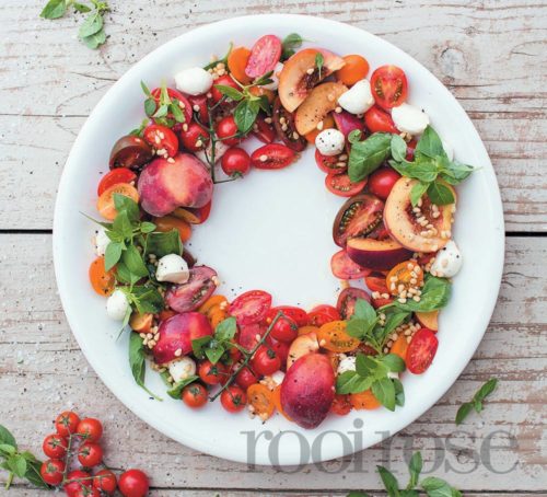 Caprese-Kersfeesslaai-met-perskes
