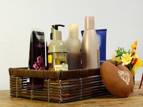 cosmetics-2389779_640