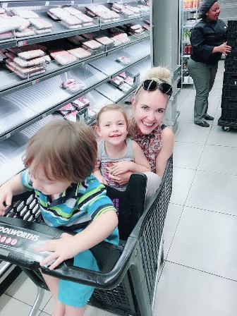 elizma-theron-8-vrae-moedersdag-pret-in-trollie