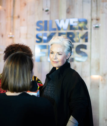 Poppie Nongena slaan 12 pryse los by die Silwerskermfees - 1