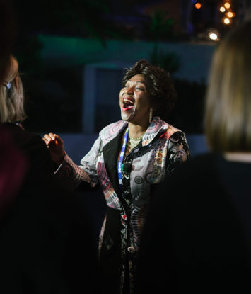 Poppie Nongena slaan 12 pryse los by die Silwerskermfees - 1