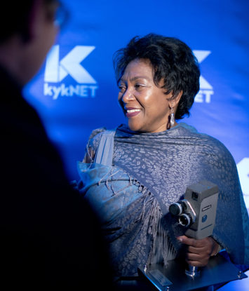 Poppie Nongena slaan 12 pryse los by die Silwerskermfees - 1