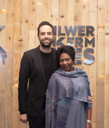 Poppie Nongena slaan 12 pryse los by die Silwerskermfees - 1