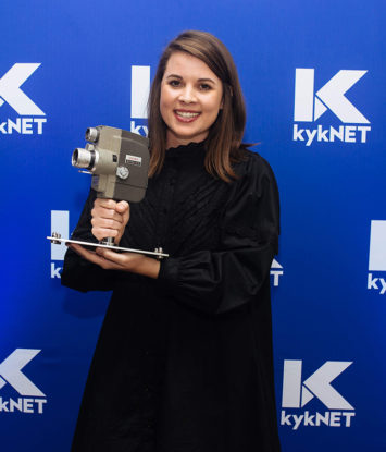 Poppie Nongena slaan 12 pryse los by die Silwerskermfees - 1