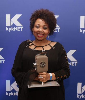 Poppie Nongena slaan 12 pryse los by die Silwerskermfees - 1