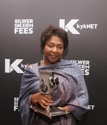 Poppie Nongena slaan 12 pryse los by die Silwerskermfees - 1