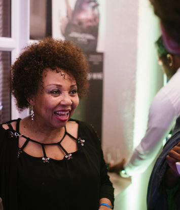 Poppie Nongena slaan 12 pryse los by die Silwerskermfees - 1