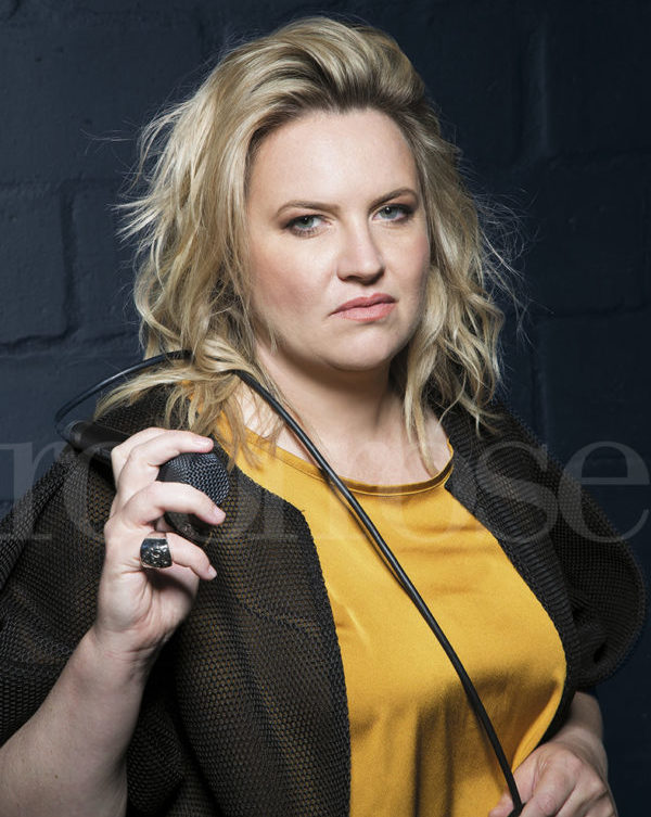 EKSKLUSIEF - Karen Zoid stel nuwe liedjie, Donker Nag, bekend