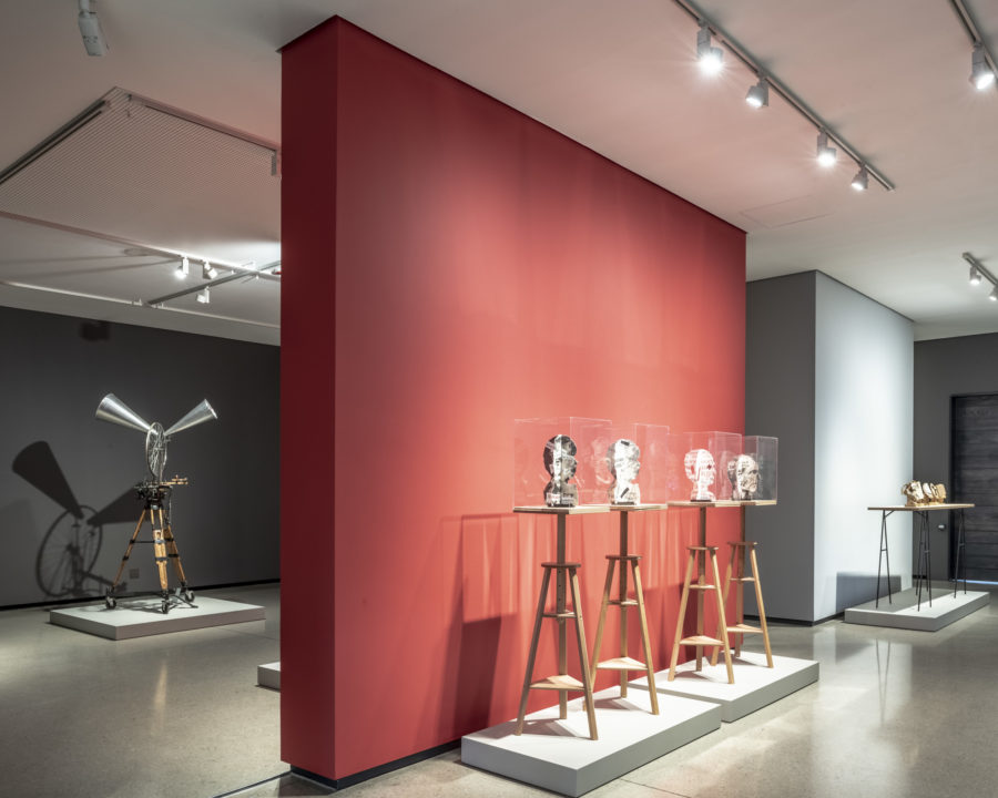 William Kentridge se beeldhouwerke is nou by die Norval-stigting te sien