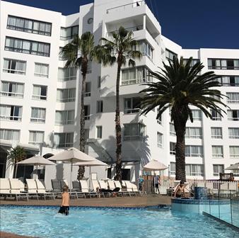 Gesinswegbreek-President-hotel-kaapstad-swembad