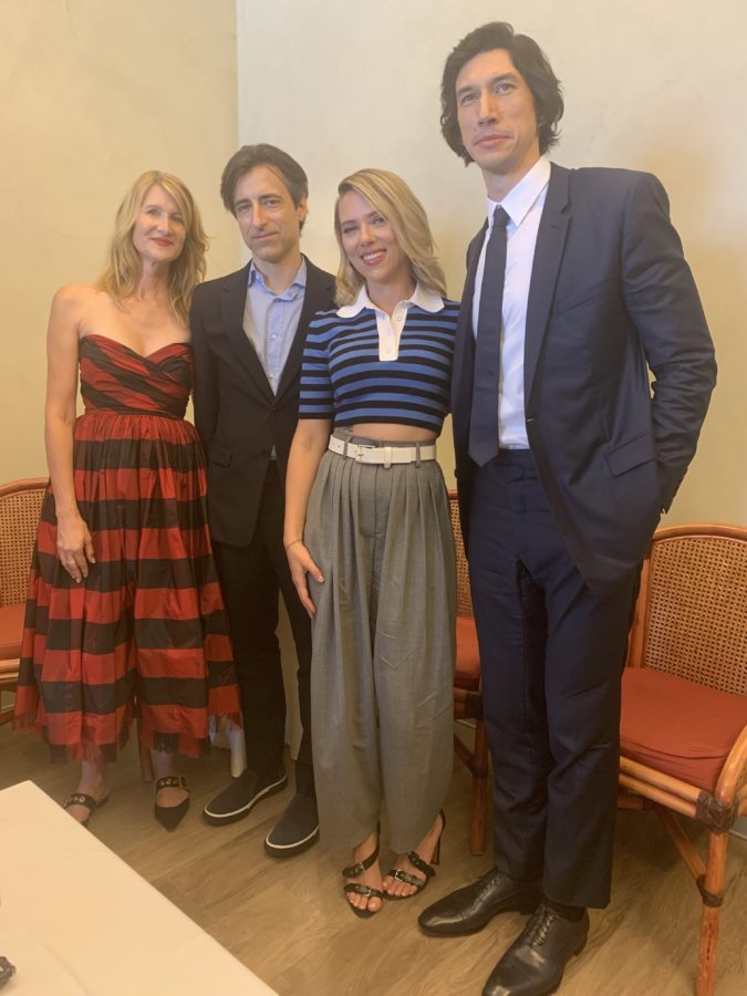Margaret gesels met Adam Driver in Venesië