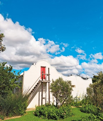 Die Stanford-wynroete met heerlike restaurante, bierbrouerye en buitelugstoepe, is aanloklik. Foto: rooi rose