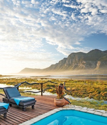 Die Stanford-wynroete met heerlike restaurante, bierbrouerye en buitelugstoepe, is aanloklik. Foto: rooi rose