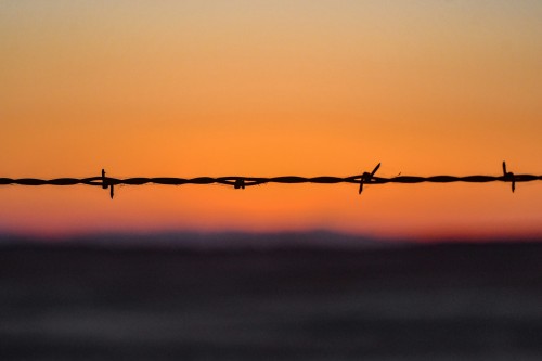 Prof Jonathan sê as jy vermoed jy word gemanipuleer, moet jy duidelike grense stel oor wat aanvaarbaar is en wat nie. Foto: Elisa Stone, Unsplash