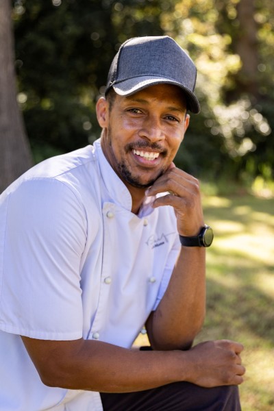 Ricardo Slawers, die hoofbakker by La Motte-wynplaas in Franschhoek, is die eerste persoon uit Afrika wat dié gesogte kwalifikasie aan Duitsland se Akademie Deutsches Bäckerhandwerk in Weinheim voltooi het.
