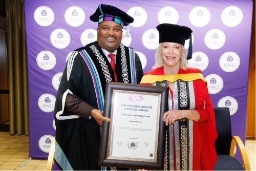 Prof. Bismark Tyobeka, hoof en visekansellier van die NWU en dr. Sandra Prinsloo. FOTO: Verskaf