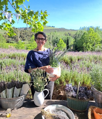 Ingrid de Waal, die laventelboer van Canettevallei buite Stellenbosch, was deel van die Leefstyl-program. Sy het feesgangers onder meer van laventel vertel en ook spesiale seepmaak-kursusse aangebied. Feesgangers kon hul eie laventel op die plaas pluk.