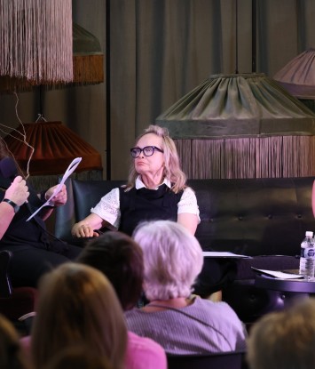Een van die boekbesprekings en voorlesings was “Breyten: Capturer le vent” – ’n tweetalige versamelbundel met gedigte van Breyten Breytenbach in Frans en Afrikaans. Catherine du Toit, die hoof van die departement Frans by die Universiteit Stellenbosch, het met die aktrise Grethe Fox en die digter Lynthia Julius, oor sy nalatenskap en invloed op ’n nuwe geslag digters gesels.