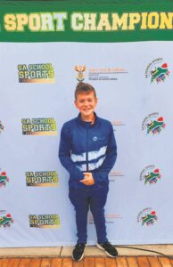 Gr. 6-leerder van Swartland se swemklub kloof die water