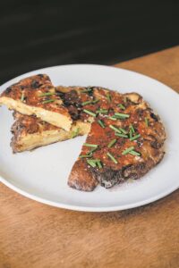 Aartappel-omelet met sagte biltong