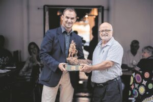 Robertson-wynvallei se Tommy Loftus wen Pon Van Zyl-trofee