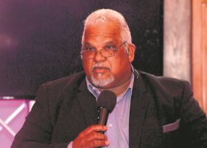Krieketbaas gee homself uit