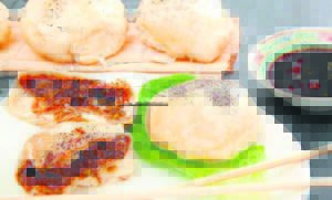 Steamed mince dumplings