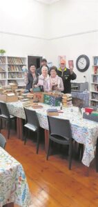 Afriforum skenk boeke, CD’s aan ACVV-biblioteek