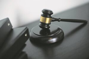 Uit party, in hof oor seksuele klag