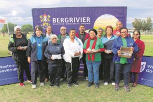 Oues van dae in Bergrivier haal uit en wys hul slag