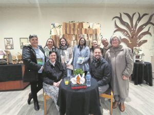 skrywer gesels oor dooies wat nie waarheid verdraai
