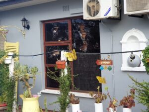 Nege in hof ná betoging