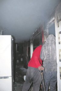 Abbotsdale-familie herstel huis ná brand