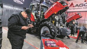 Watch these ‘trekker’ mechanics do battle