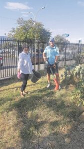 Samaritans roll up sleeves