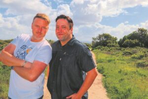 ‘Vat my saam’, sing twee sangers van Yzerfontein