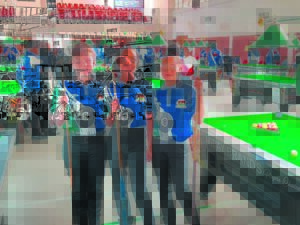 Meisies sink die balle, en manne